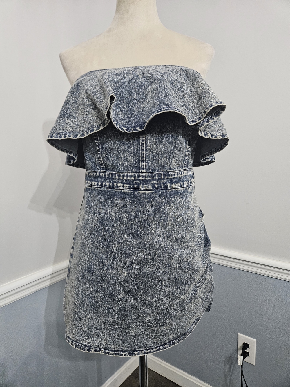 Pink Lily Off The Shoulder Denim Romper Sz M Zipper Closure Skirt/shorts